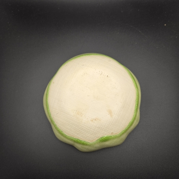 Kotobuki Style Green Crackle Glaze Leaf Pottery Bowls. - Picture 4 of 5